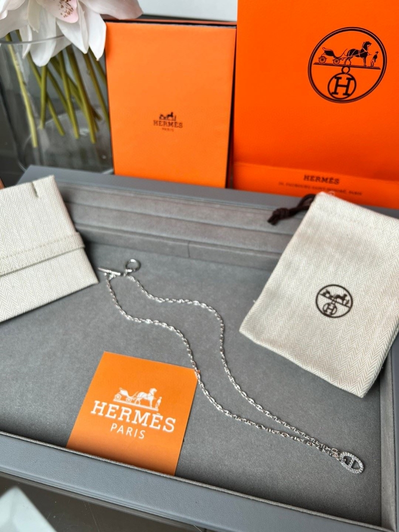 H**me5 necklaces